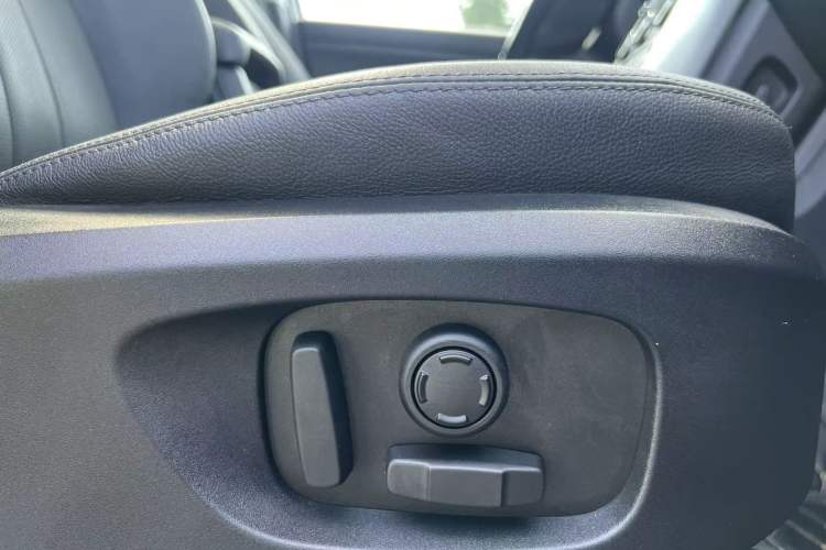 Used Land Rover Discovery Sport 2018 240 PS SE Version
