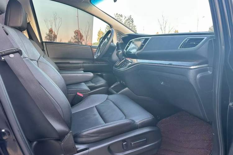 Used Honda Odyssey 2015 Updated Version 2.4L Smart Edition
