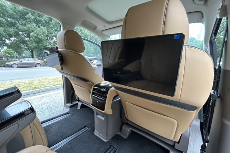 Used Denza D9 2022 DM-i 970 Four-Wheel Drive Prestige Model
