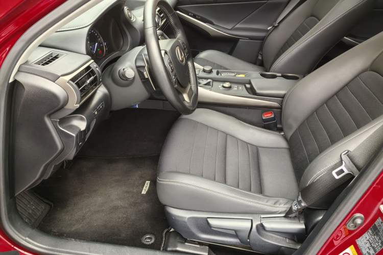 Used Lexus IS 2017 300 Leading Edition
