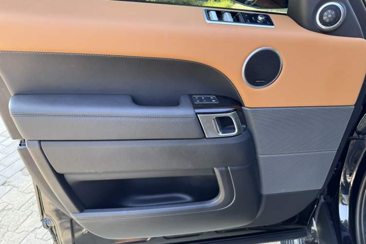 Used Land Rover Range Rover Sport 2022 3.0 L6 YAO Black Edition
