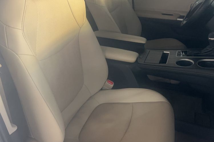 Used Toyota Sienna 2023 2.5L Hybrid Luxury Edition
