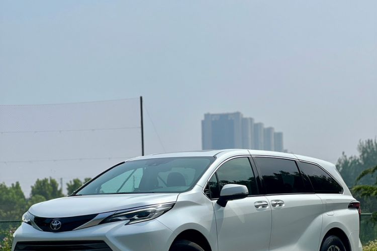 Used Toyota Sienna 2021 2.5L Hybrid Luxury Edition
