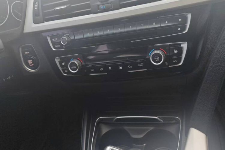 Used BMW 3 Series 2016 320Li Ambition Model
