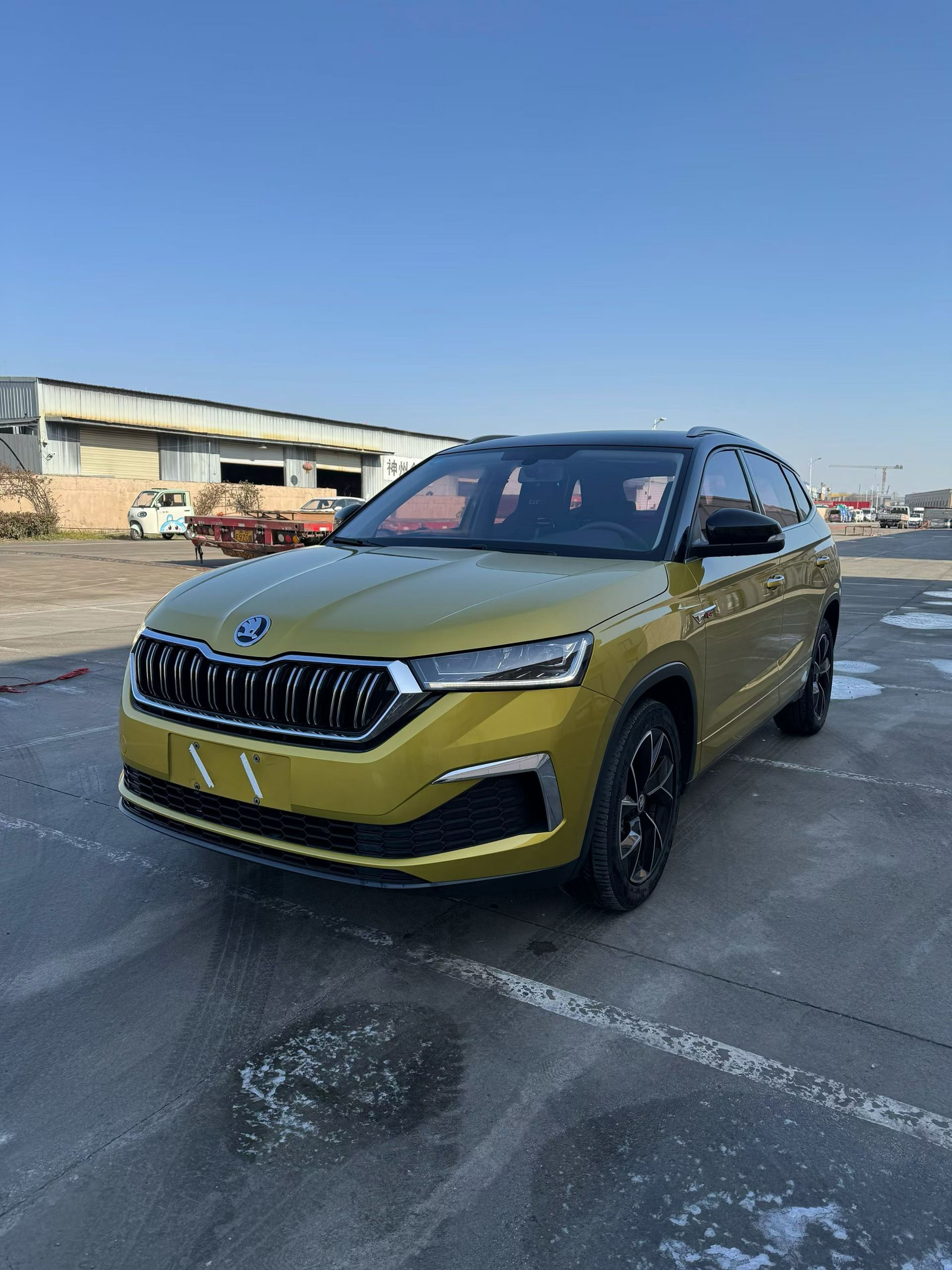 Под передней частью автомобиля