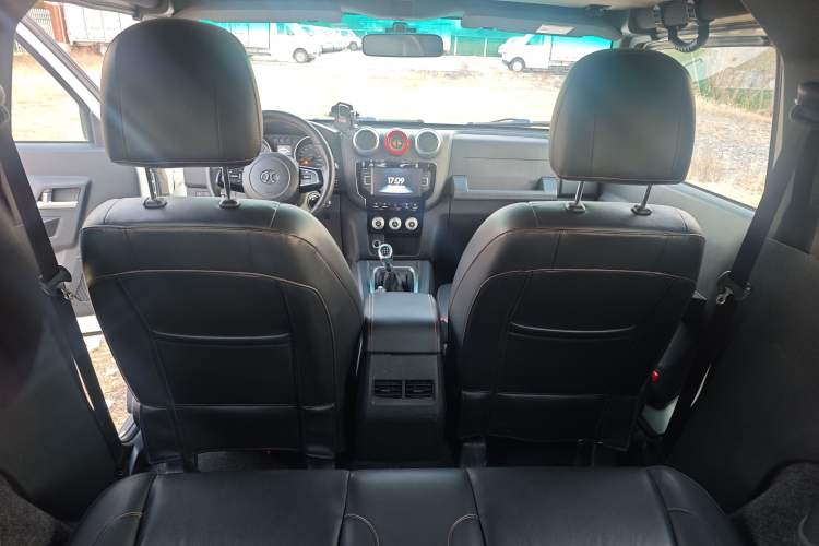 Used  BJ40 2016 2.0T Manual Two-Wheel Drive Prestige Edition