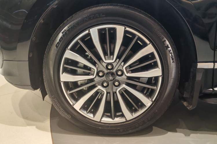 Used Ford Edge 2021 PLUS EcoBoost 245 Two-Wheel-Drive Titanium 7-Seater
