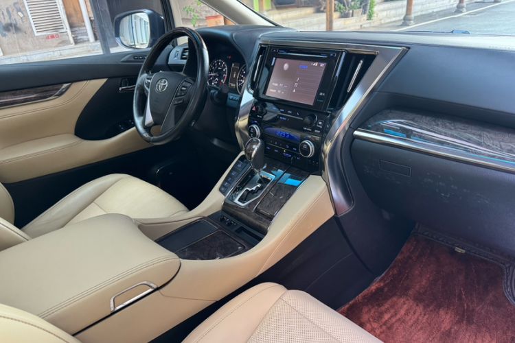 Used Toyota Alphard 2018 Revised Version 3.5L Premium Edition
