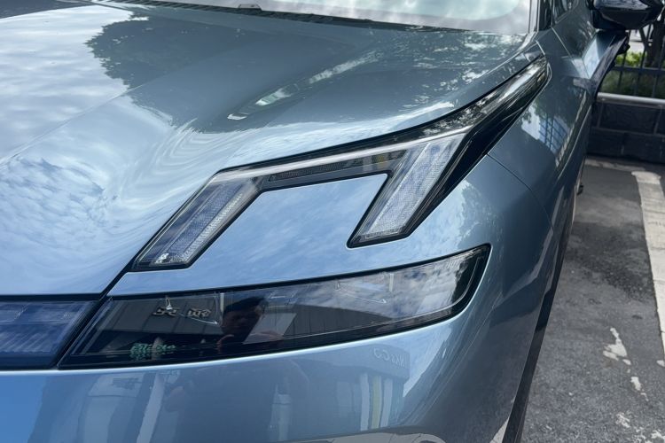 Used Lynk & Co 08 EM-P 2025 220 km All-Wheel-Drive Performance Halo
