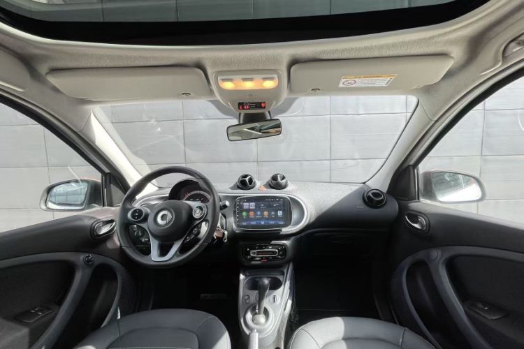 Used  forfour 2016 1.0L 52 kW Passion Edition
