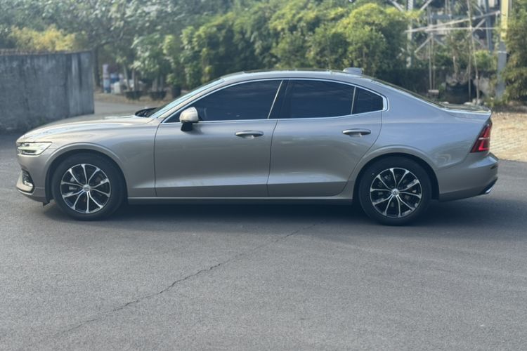 Used Volvo S60 2020 T4 Zhiyi Luxury Edition

