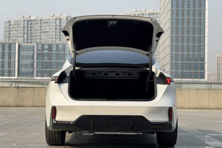 Used Lynk & Co 07 2024 EM-P 126 Long-Range Ultra
