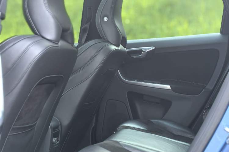 Used Volvo XC60 2017 T5 AWD Personalized Sport Upgrade Edition
