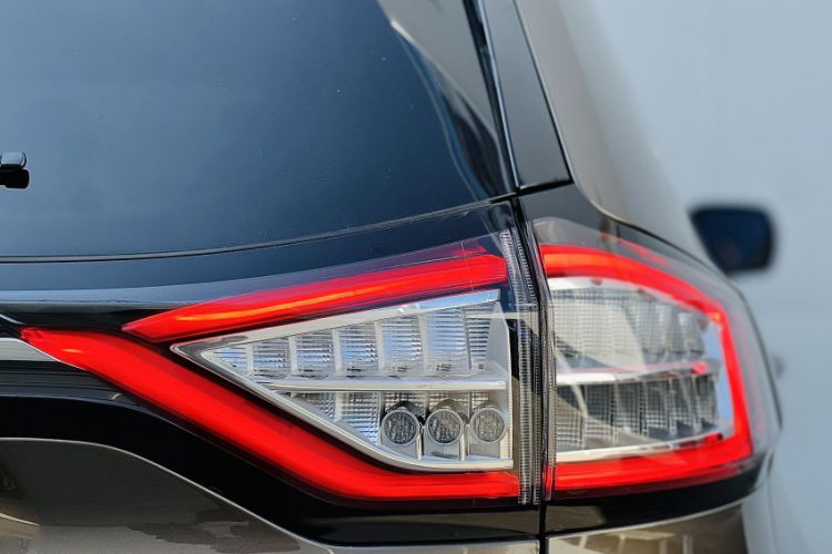 Used Ford Edge 2018 EcoBoost 245 Two-Wheel-Drive Titanium 7-Seater China V Standard
