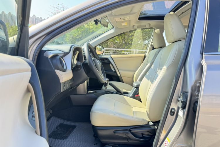 Used Toyota RAV4 2015 2.0L CVT Two-Wheel Drive Fashion Edition