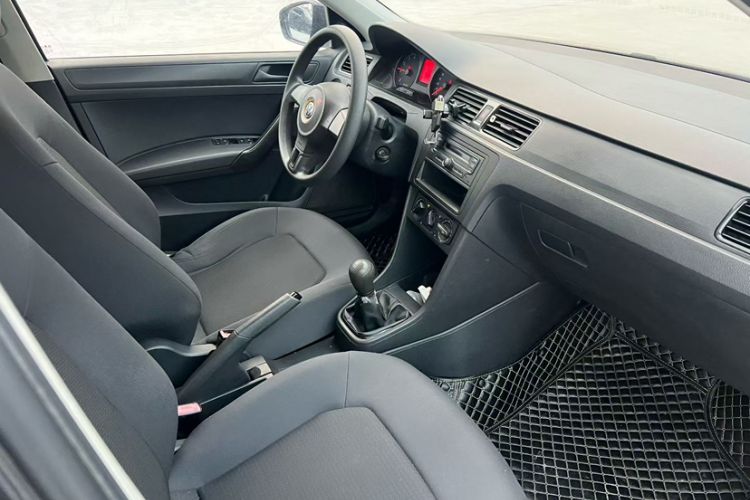 Used Volkswagen Santana 2015 1.6L Manual Fashion Edition
