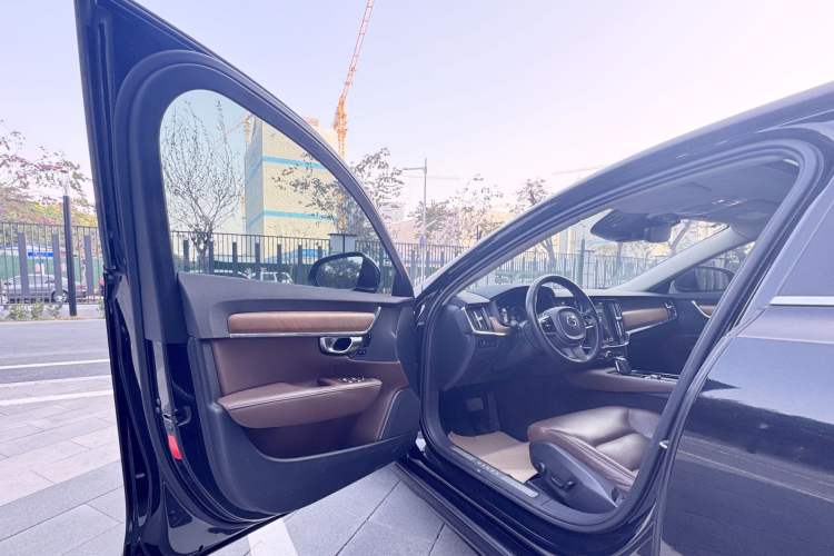 Used Volvo S90 New Energy 2020 T8 e-Drive Hybrid – Zhiyi Luxury Edition
