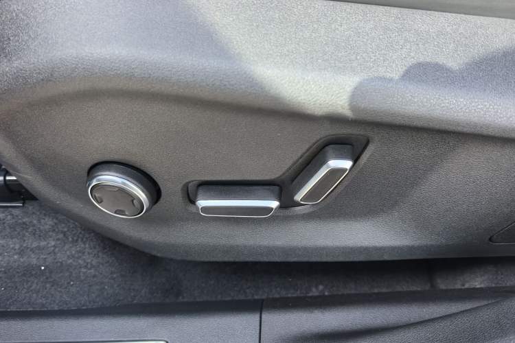 Used Geely Auto Monjaro L 2024 2.0TD High-Power Automatic Two-Wheel Drive Yunqi Version
