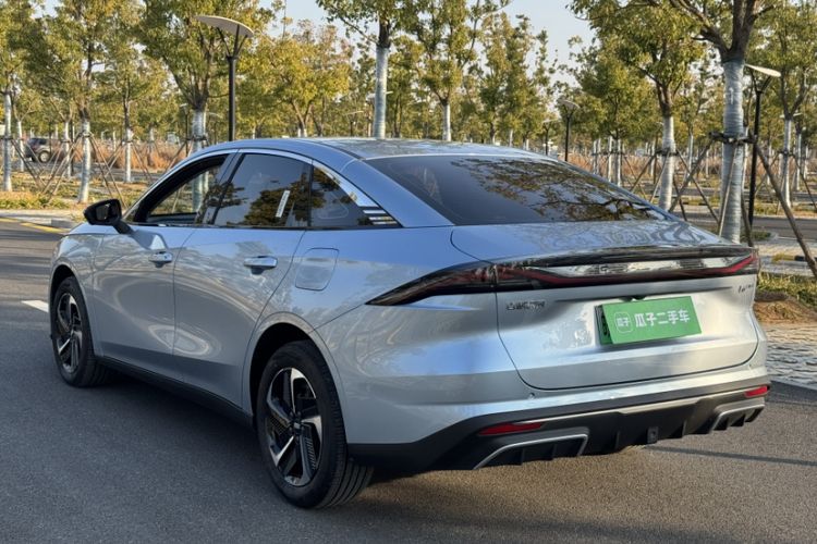 Used  L6 2025 EM-i 140km Starship Edition
