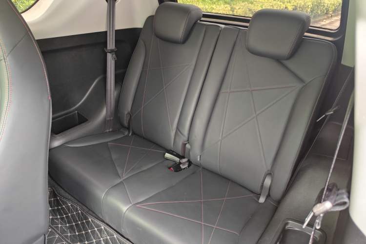 Used Chery Little Ant 2022 Revised Version Sweet Pink Edition Half-Sugar Version Lithium Iron Phosphate 30.7 kWh 30 kW 301 km
