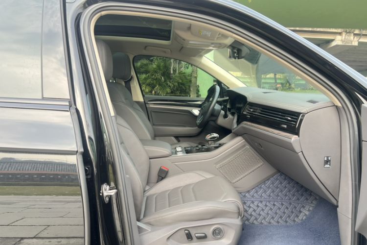 Used Volkswagen Touareg 2022 3.0 TSI Luxury Edition Black Diamond Sport Package