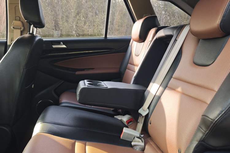 Used Foton Landfort 2015 1.9T Diesel Two-Wheel Drive Standard Edition 7 Seats
