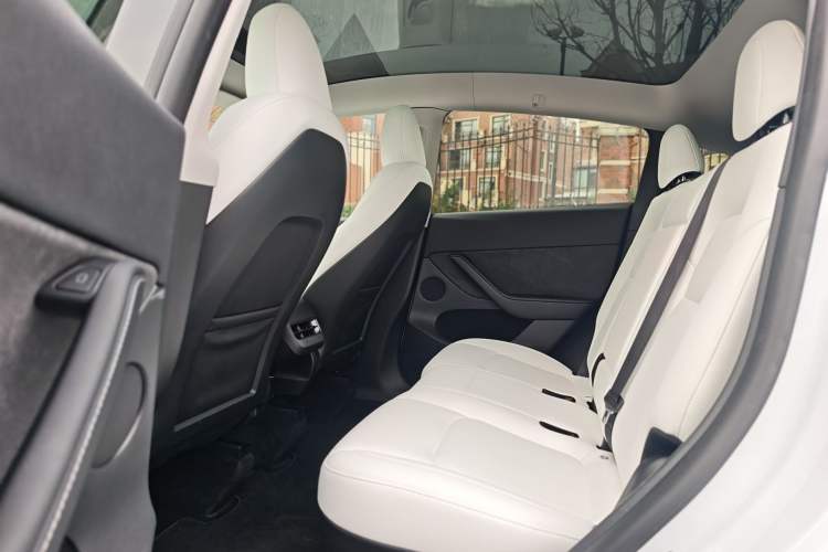 Used Tesla Model Y 2023 Long-Range All-Wheel-Drive Version