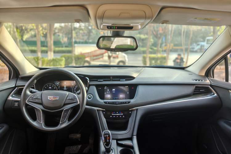 Used Cadillac XT5 2018 25T Luxury Model
