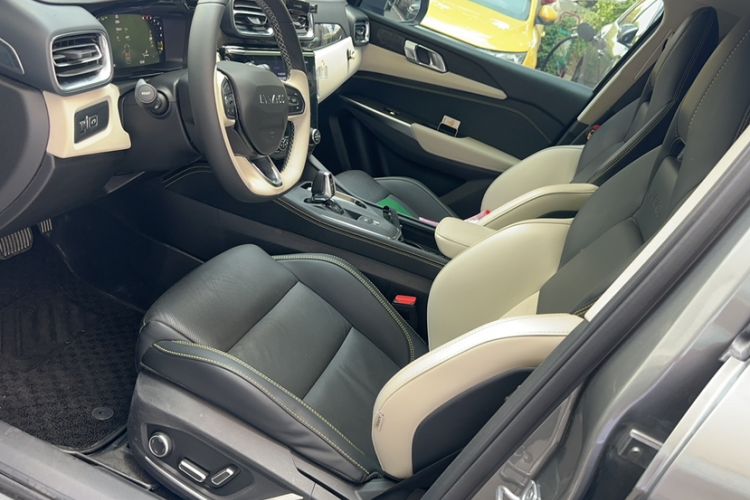 Used Lynk & Co 02 2022 1.5T DCT Shine Pro
