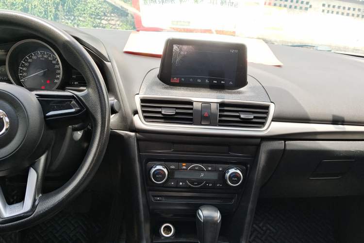 Used Mazda Mazda 3 Axela 2017 Sedan 1.5L Automatic Luxury Model China VI Standard
