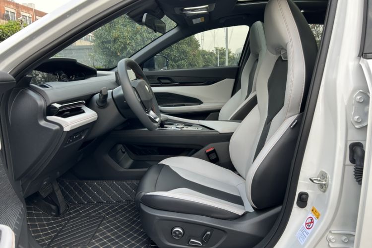 Used Changan UNI-V iDD 2024 Blue Whale Smart Electric iDD 136km Luxury Model
