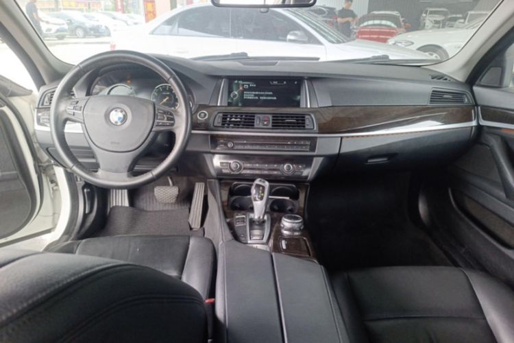 Used BMW 5 Series 2014 530Li Leading Model
