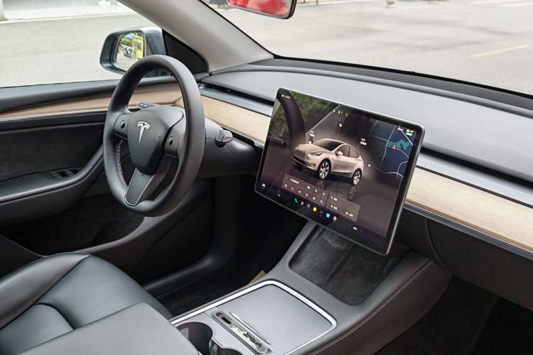 Used Tesla Model Y 2022 Long-Range All-Wheel-Drive Version
