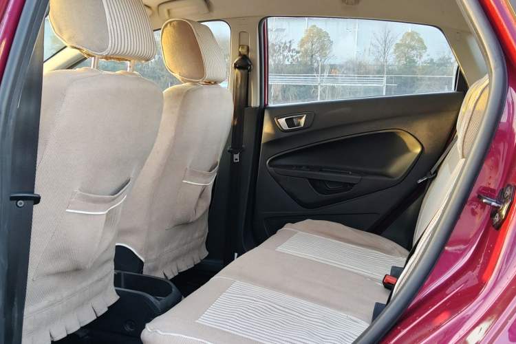 Used Ford Fiesta 2013 Hatchback 1.5L Automatic Fashion Edition
