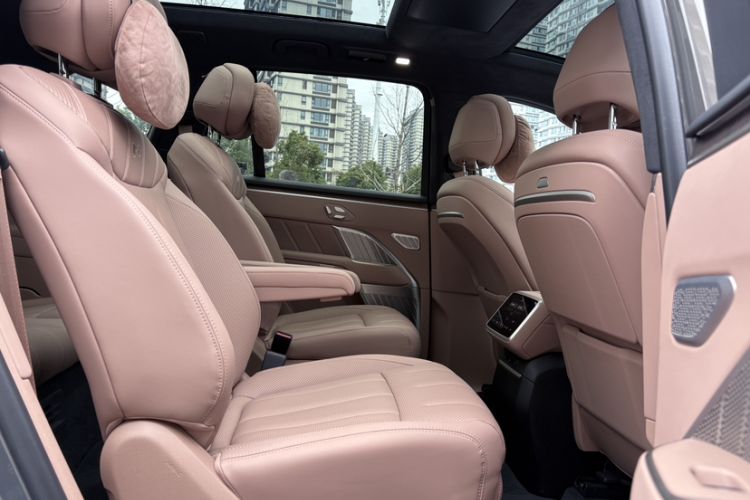 Used ONVO Luxeed L90 2025 Model—Ultra Six-Seater Version
