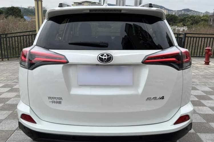 Used Toyota RAV4 2018 2.0L CVT Two-Wheel Drive Fashion X Edition
