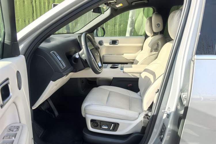 Used Li Auto L8 2024 Ultra Model
