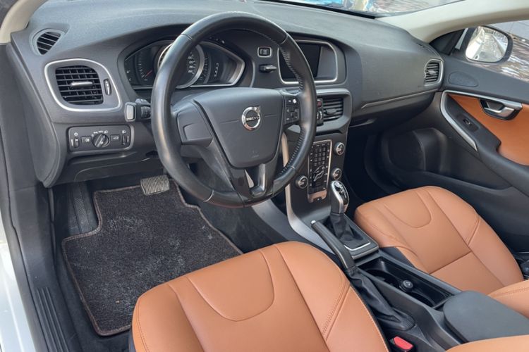 Used Volvo V40 2017 T3 Smart Edition