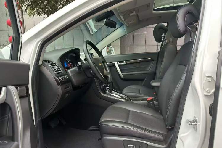 Used Chevrolet Captiva 2017 2.4L 4x4 Flagship Edition 7-Seater
