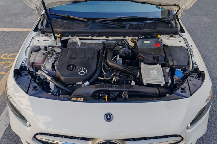 Used Mercedes-Benz A-Class 2022 Second Facelift A 200 L Sport Sedan Fashion Version
