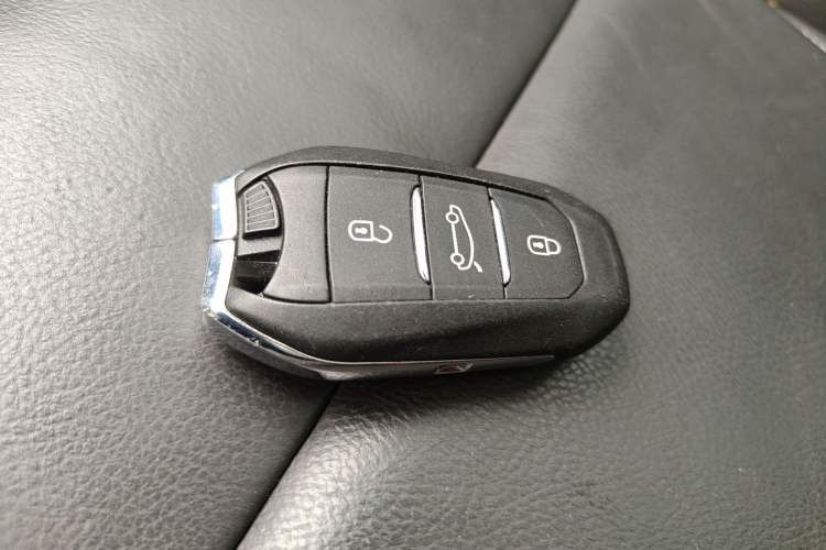 Used  5 2014 1.6T Elegant Version THP160