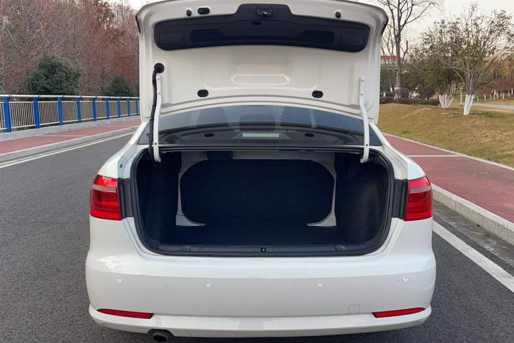 Used Volkswagen Lavida 2017 1.6L Automatic Fashion Edition
