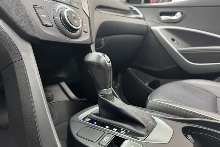 Used Hyundai Santa Fe 2017 2.4L Automatic Two-Wheel Drive Smart Version 5 Seats
