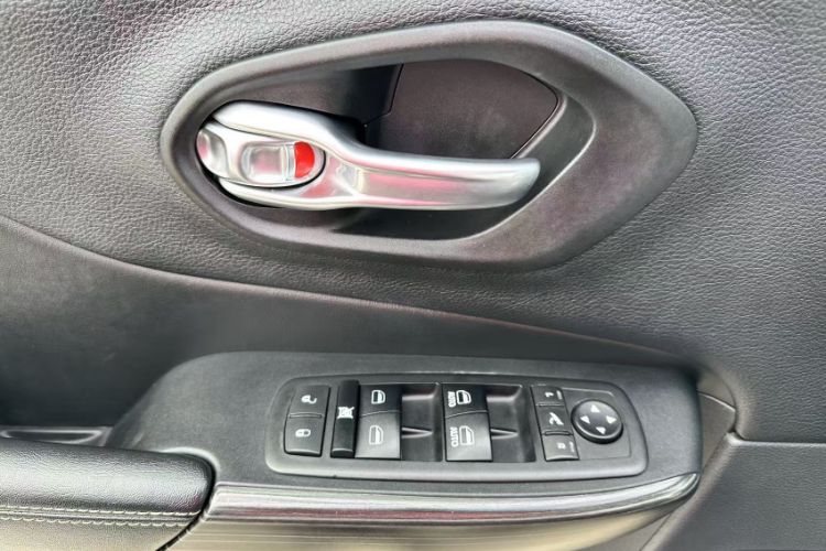 Used  Cherokee 2016 2.4L Leading Edition
