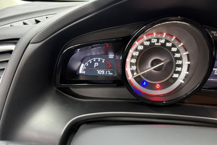 Used Mazda Mazda 3 Axela 2014 Hatchback 1.5L Automatic Luxury Model