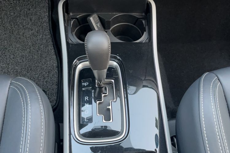 Used Mitsubishi Outlander 2019 2.4L 4x4 Zhi Xiang Edition 7 Seats China VI Standard
