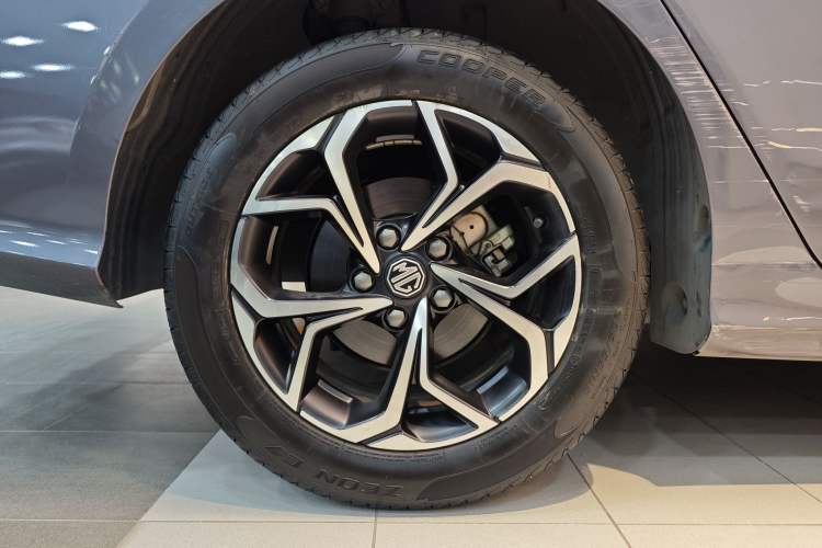 Used MG 5 2021 180 DVVT CVT Youth Luxury Edition
