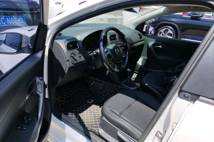 Used Volkswagen Polo 2016 1.6L Automatic Comfort Model
