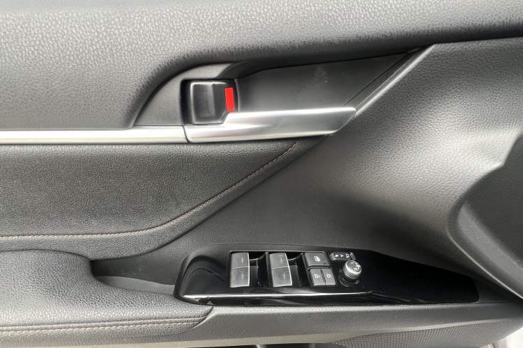 Used Toyota Camry 2021 2.0G Luxury Edition
