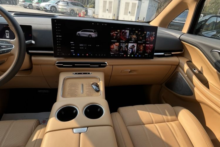 Used VOYAH Dream 2025 PHEV Four-Wheel Drive Prestige Kunpeng Edition
